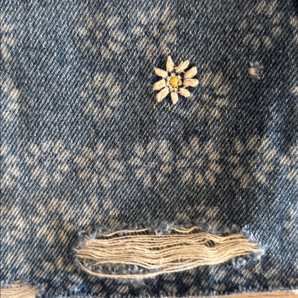 Universal Thread Floral Patterned Jean Shorts - image 5